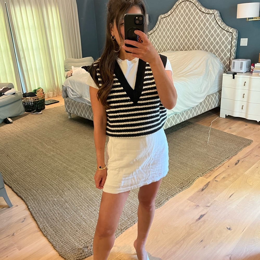Goelia Black & White Striped V-Neck Sweater Vest NWT